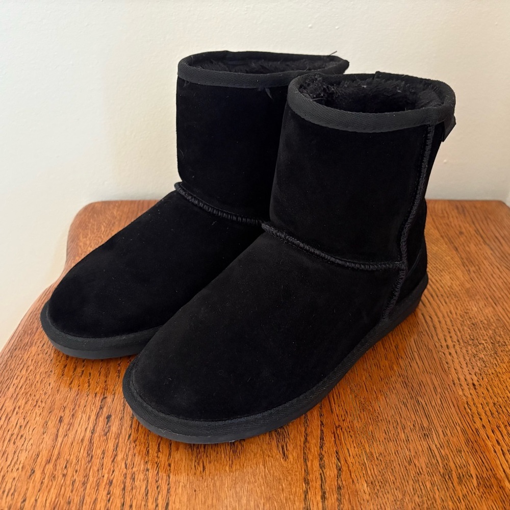 CLEARANCE Minnetonka—Olympia Short Boots, Leather Faux Fur Shearling (Size 8)